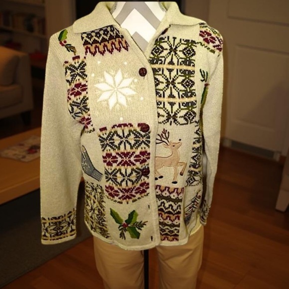 Holiday Sweater with Reindeer and Snowflake Patterns Cardigan Size L - Picture 9 of 14